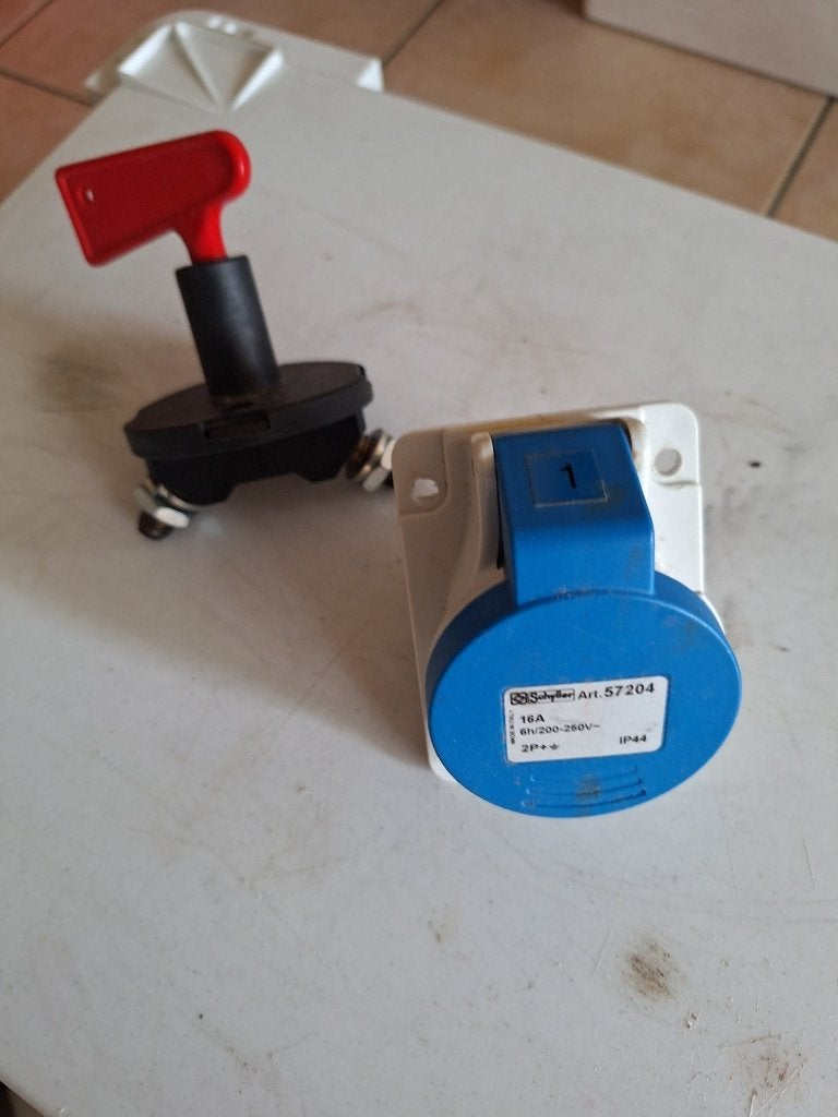 Hoofdschakelaar en stopcontact voor watersport., Watersport en Boten, Verzenden, Nieuw, Onderhoud en Reparatie
