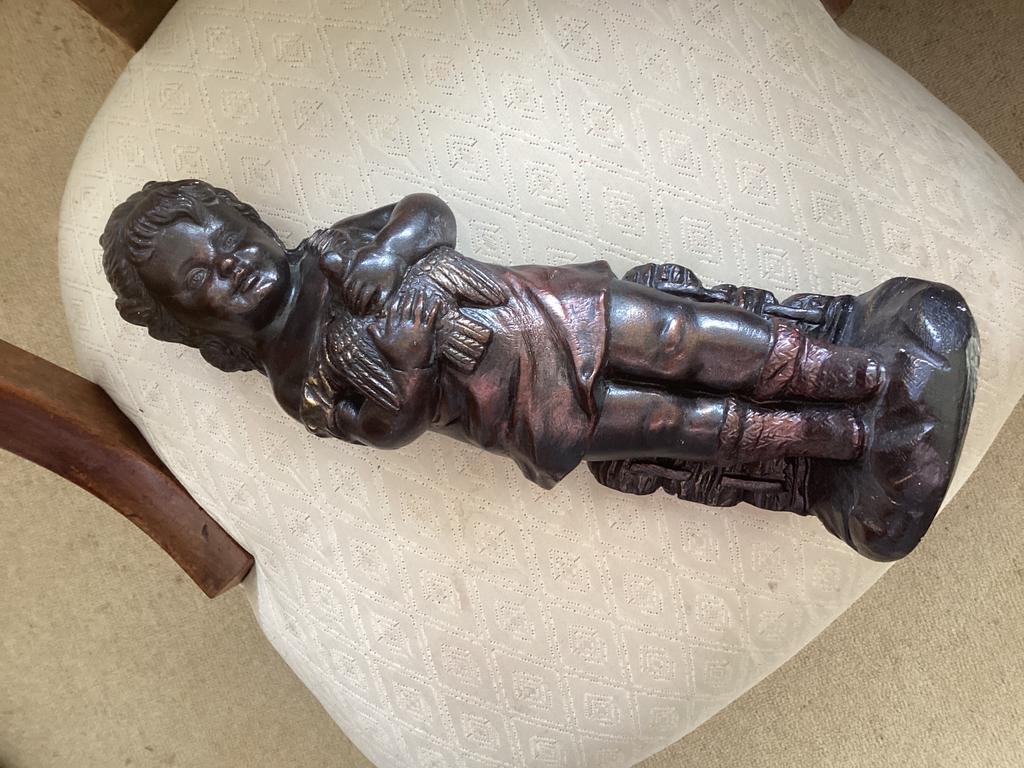 Meisje met duif // hoog 35 cm, Ophalen of Verzenden