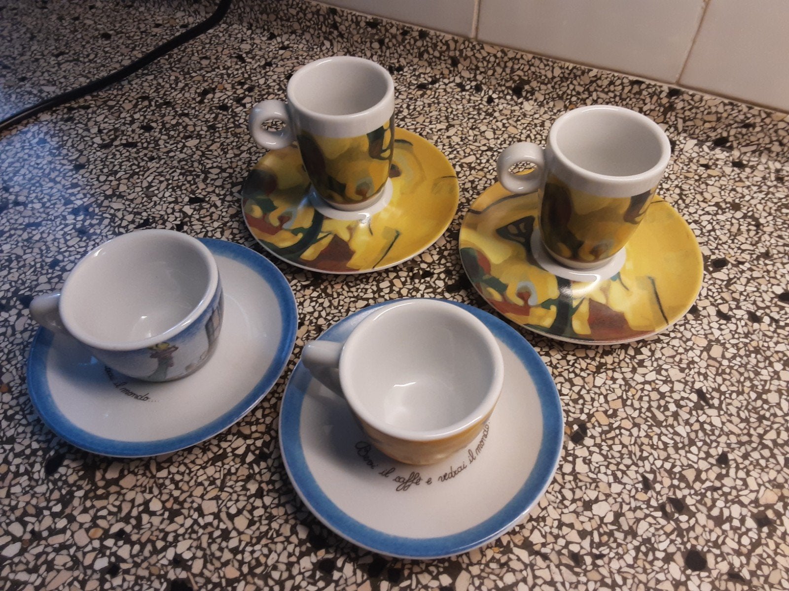 4 kopjes, Ophalen