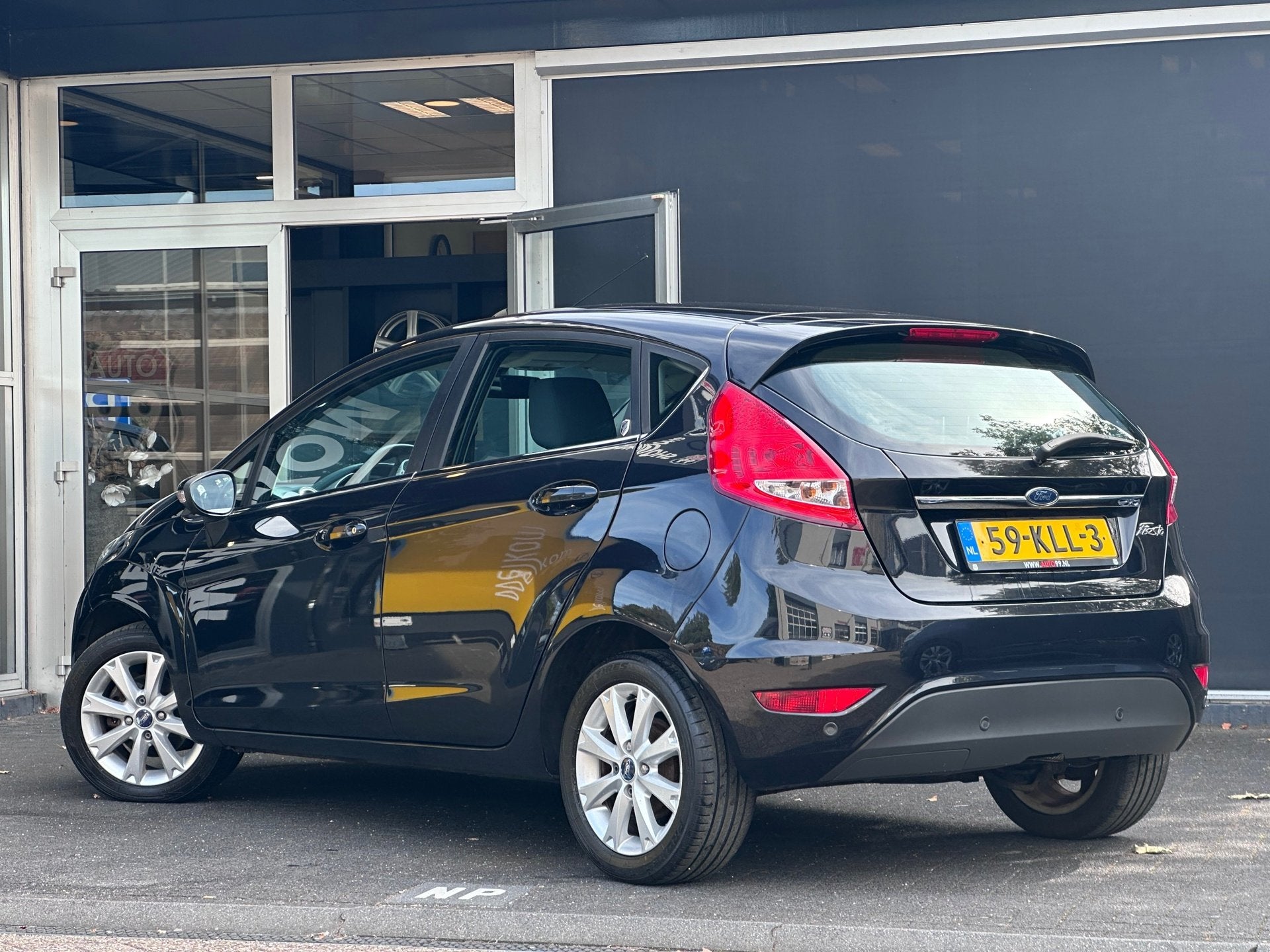 Ford Fiesta 1.6 Ghia CLIMA / CRUISE / NAP, Auto's, Stof, Zwart, Origineel Nederlands, Bedrijf