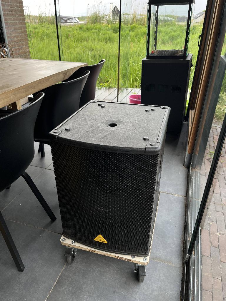 Behringer Eurolive B1500D Pro – 15" Actieve Sub (1400 Watt), Audio, Tv en Foto, Luidsprekers, Subwoofer, Zo goed als nieuw, 120 watt of meer
