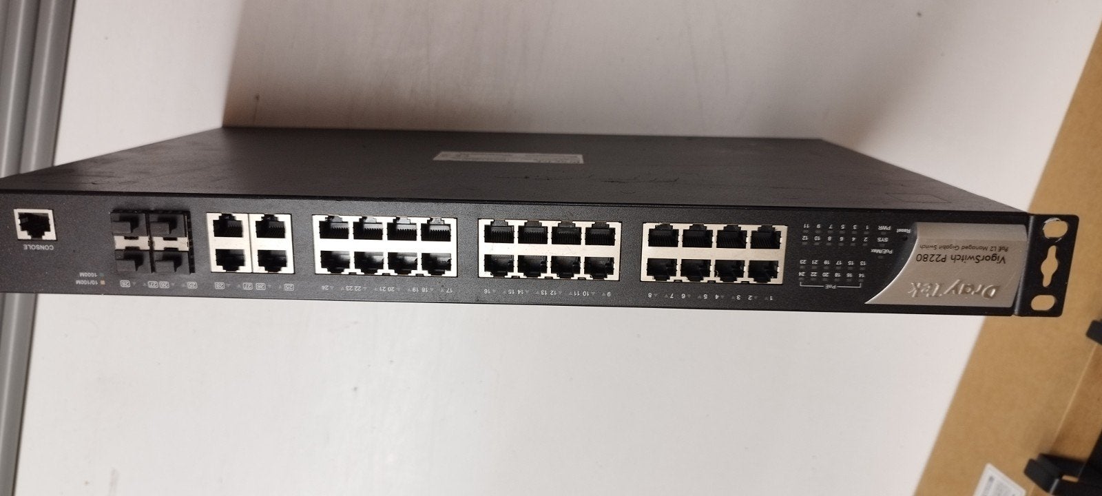 DrayTek VigorSwitch P2280 Gigabit Switch netwerk, Computers en Software, Ophalen of Verzenden, Gebruikt