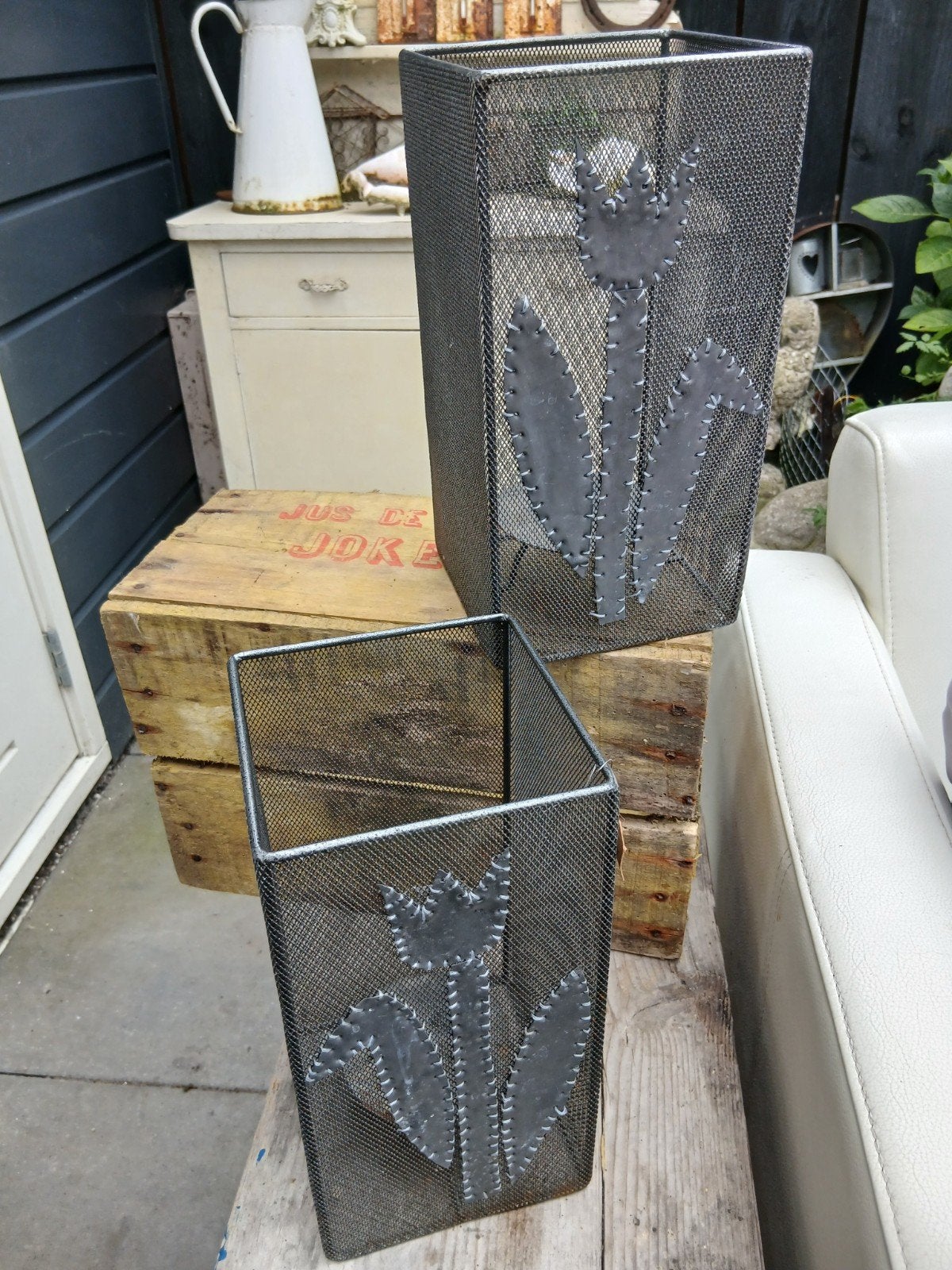 2 Metalen windlichten "tulp", Huis en Inrichting, Woonaccessoires | Kandelaars en Kaarsen, Ophalen of Verzenden, Metaal, Minder dan 25 cm