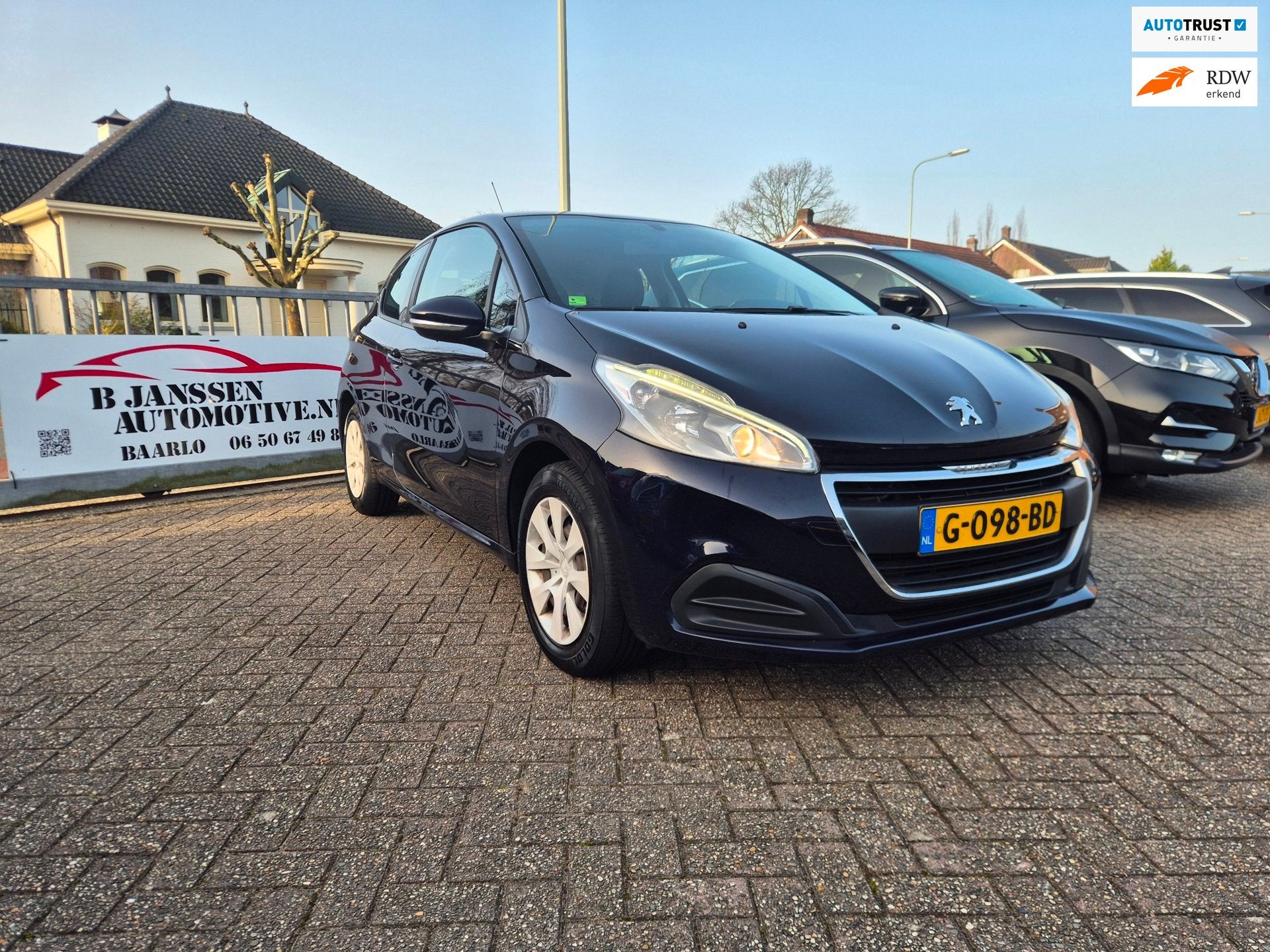 Peugeot 208 1.0 Carplay/Android auto l voorzien van nieuwe m, Auto's, Voorwielaandrijving, Gebruikt, Met garantie (alle), Blauw