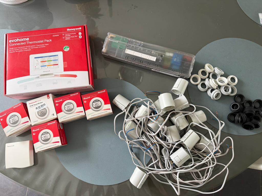 Compleet Honewell Evohome systeem, Ophalen of Verzenden, Slimme thermostaat, Gebruikt