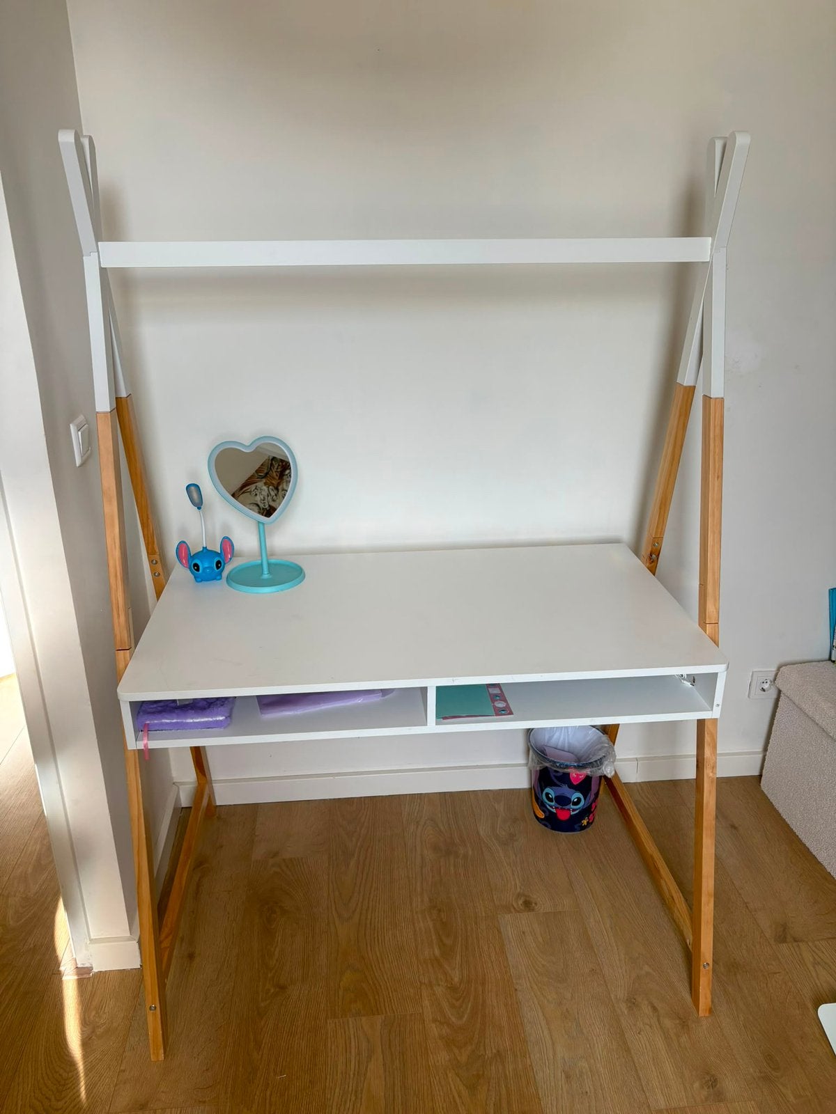 Bureau kinderkamer wit, Ophalen, Zo goed als nieuw, Tafel(s)