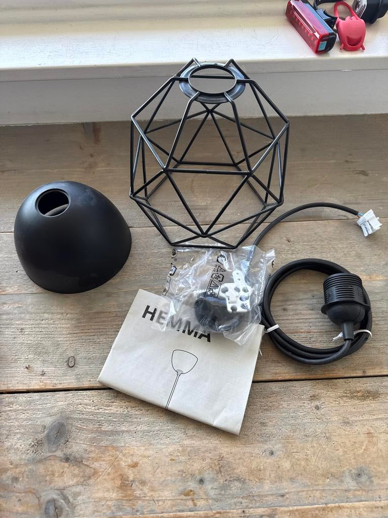 IKEA Hemma hanglamp met zwarte geometrische kap, Huis en Inrichting, Ophalen, Nieuw, Metaal, Minder dan 50 cm