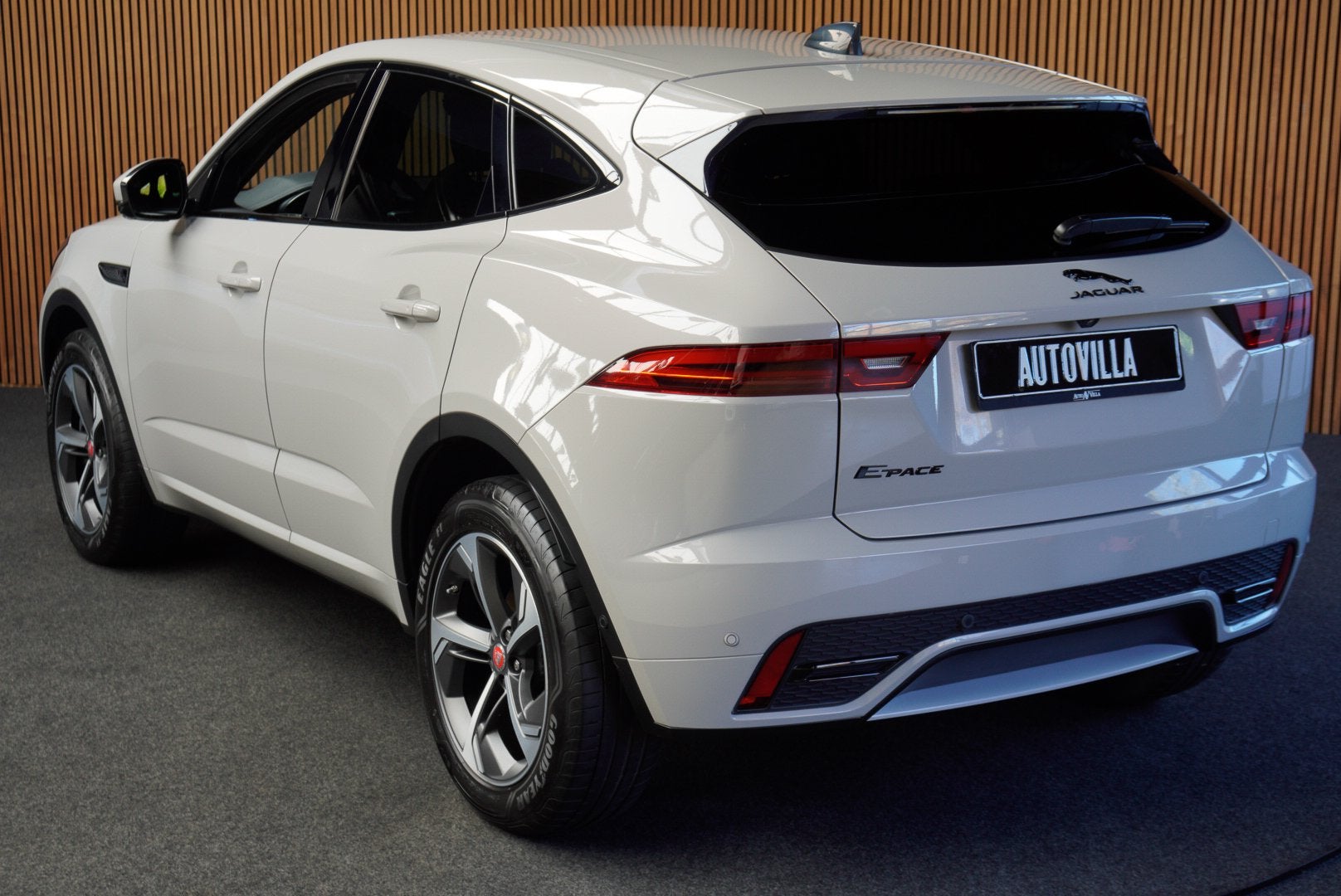 Jaguar E-Pace 1.5 P160 R-Dynamic SE Leer ACC 360 Meridian, Auto's, Dealer onderhouden, 1683 kg, Zwart, 160 pk
