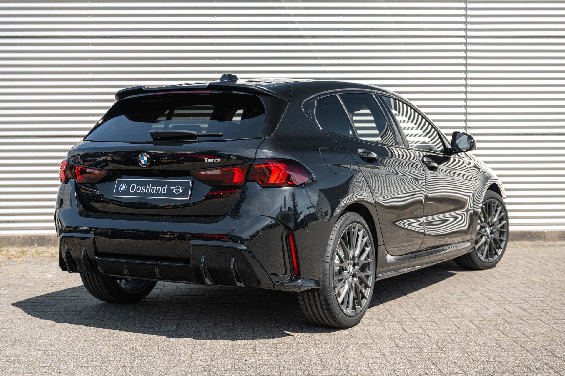BMW 1 Serie 120 M Sport Automaat / Panoramadak / Sportstoele, Auto's, Zwart, 156 pk, Zwart, Bedrijf