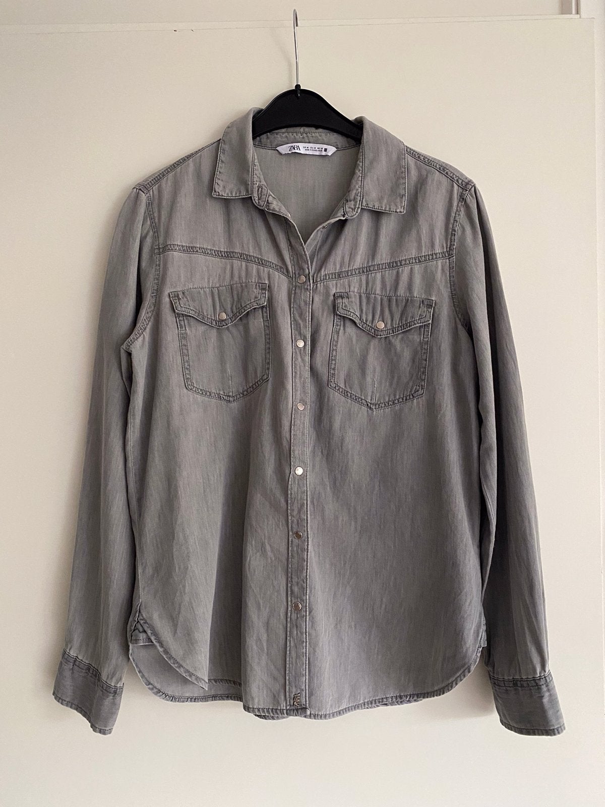 Grijze spijkerblouse van Zara, Ophalen of Verzenden, Zo goed als nieuw, Maat 38/40 (M), Grijs