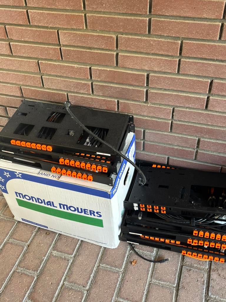 Elektronica, server panelen met kabels, Ophalen, Gebruikt