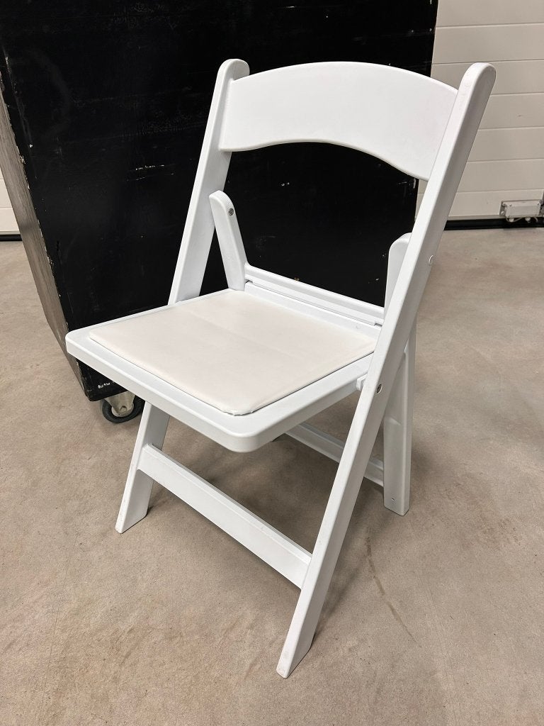 27 witte Wedding Chairs / Bruiloftstoelen incl. transportkar, Hobby en Vrije tijd, Ophalen, Gebruikt, Geboorte of Huwelijk