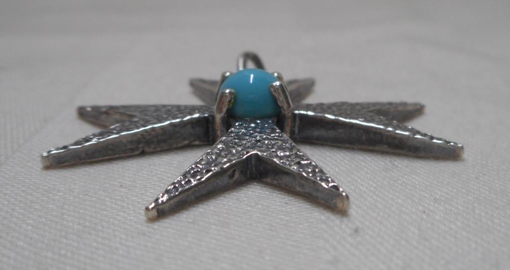 Zilveren vintage Maltezer kruis hanger met turquoise nr.918, Verzenden, Zo goed als nieuw, Kruis of Symbool, Zilver