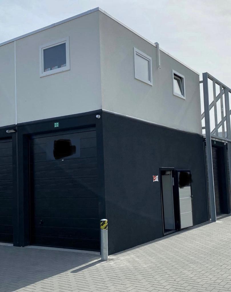 Bedrijfsunit Te Koop in Geleen! met kantoor, keuken toilet, Huur, Bedrijfsruimte