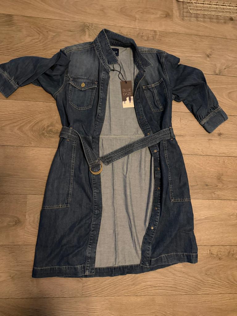 Nieuwe spijkerjurk met ceintuur - Blue Daze, Maat 38/40 (M), Blauw, Nieuw, Ophalen of Verzenden