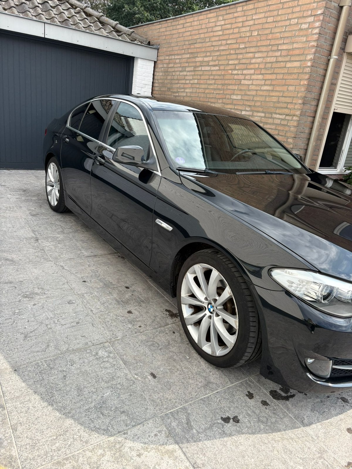 BMW 5-Serie 3.0 I 523 AUT 2010 Zwart, Auto's, Achterwielaandrijving, 2000 kg, Sedan, Geïmporteerd