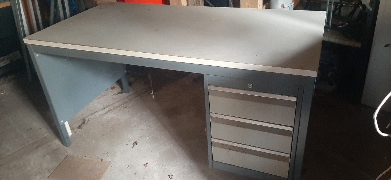 Industrieel bureau, Ophalen, Gebruikt