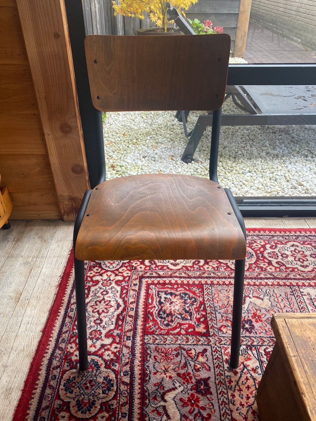 (Eetkamer) stoel, vintage en stoer, hout met zwart, Ophalen, Zwart, Zo goed als nieuw, Eén
