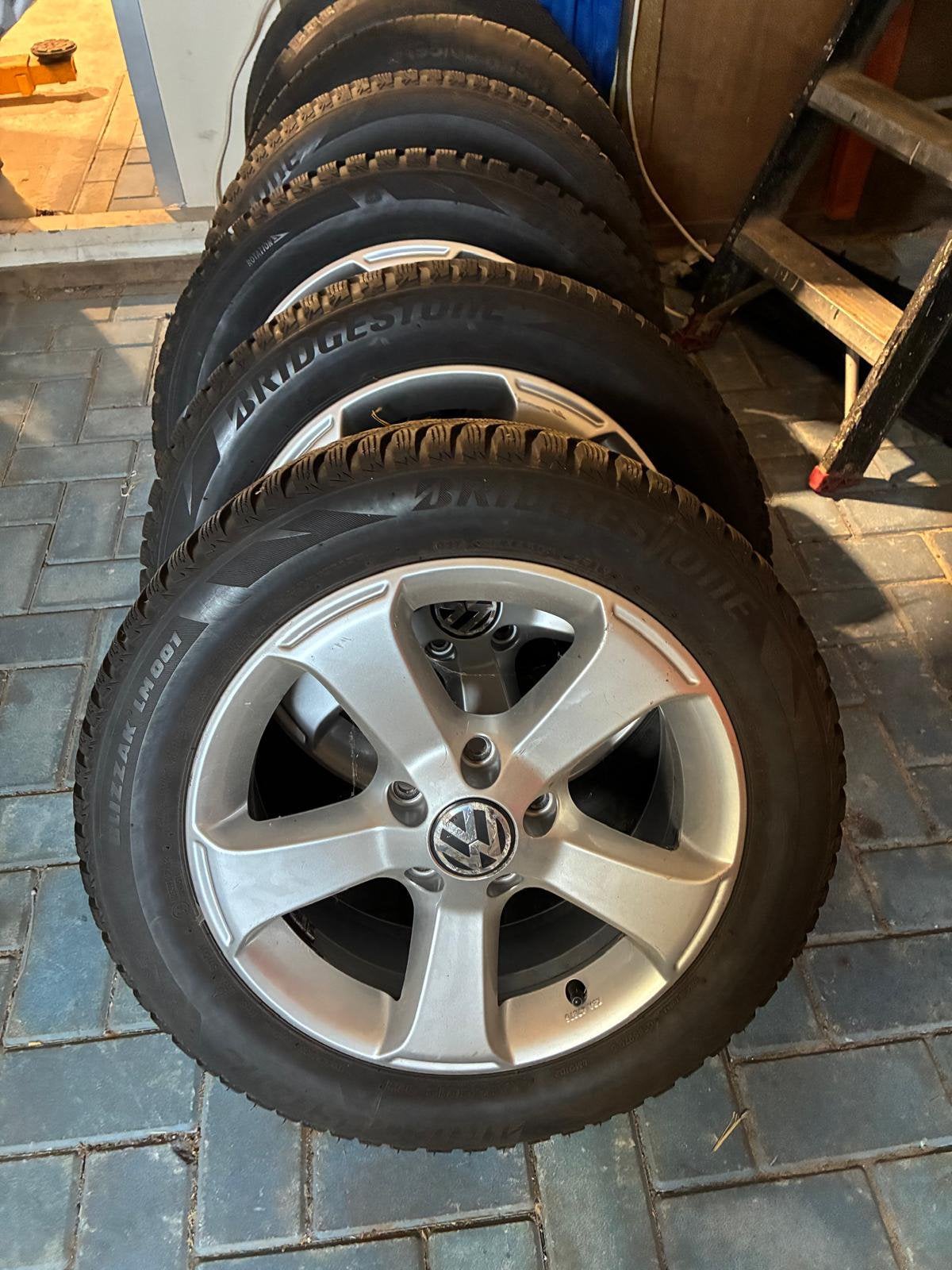 Originele 16 inch VW  + winterbanden (205/55R16) – Caddy, Ophalen, 16 inch, Banden en Velgen, 205 mm