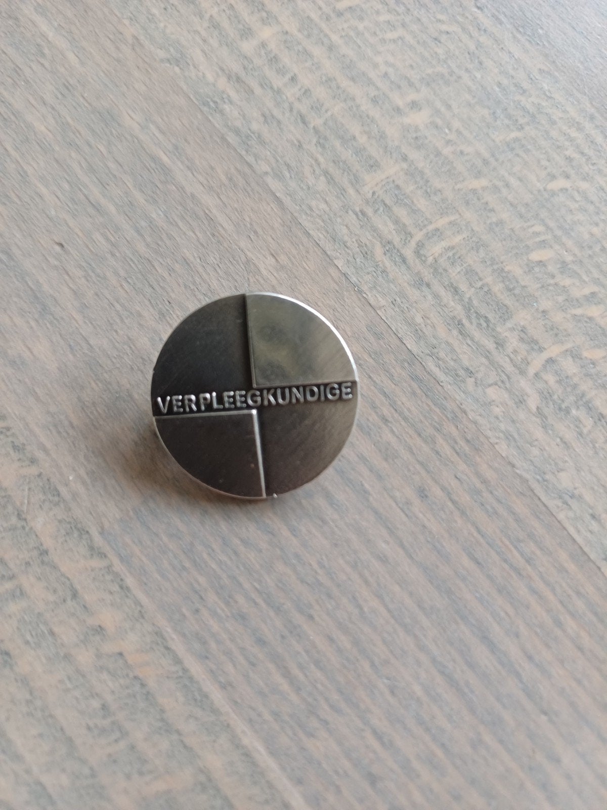 Verpleegkundige Speldje - Zilver, Ophalen of Verzenden, Zo goed als nieuw, Overige onderwerpen, Speldje of Pin