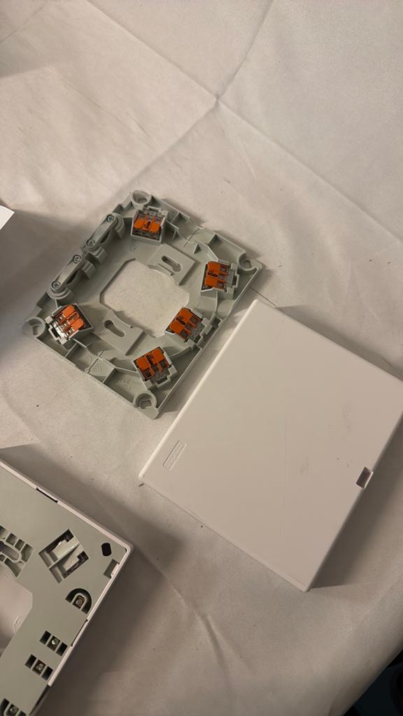 2x Merten opbouw verdeeldoos MEG 1010-9019, Doe-het-zelf en Verbouw, Ophalen of Verzenden, Nieuw, Overige typen