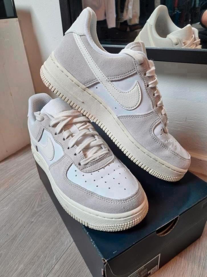 Nike air force 1 LV8 sneakers. 37.5 incl doos. Witte Nike, Wit, Nike, Ophalen of Verzenden, Sneakers of Gympen