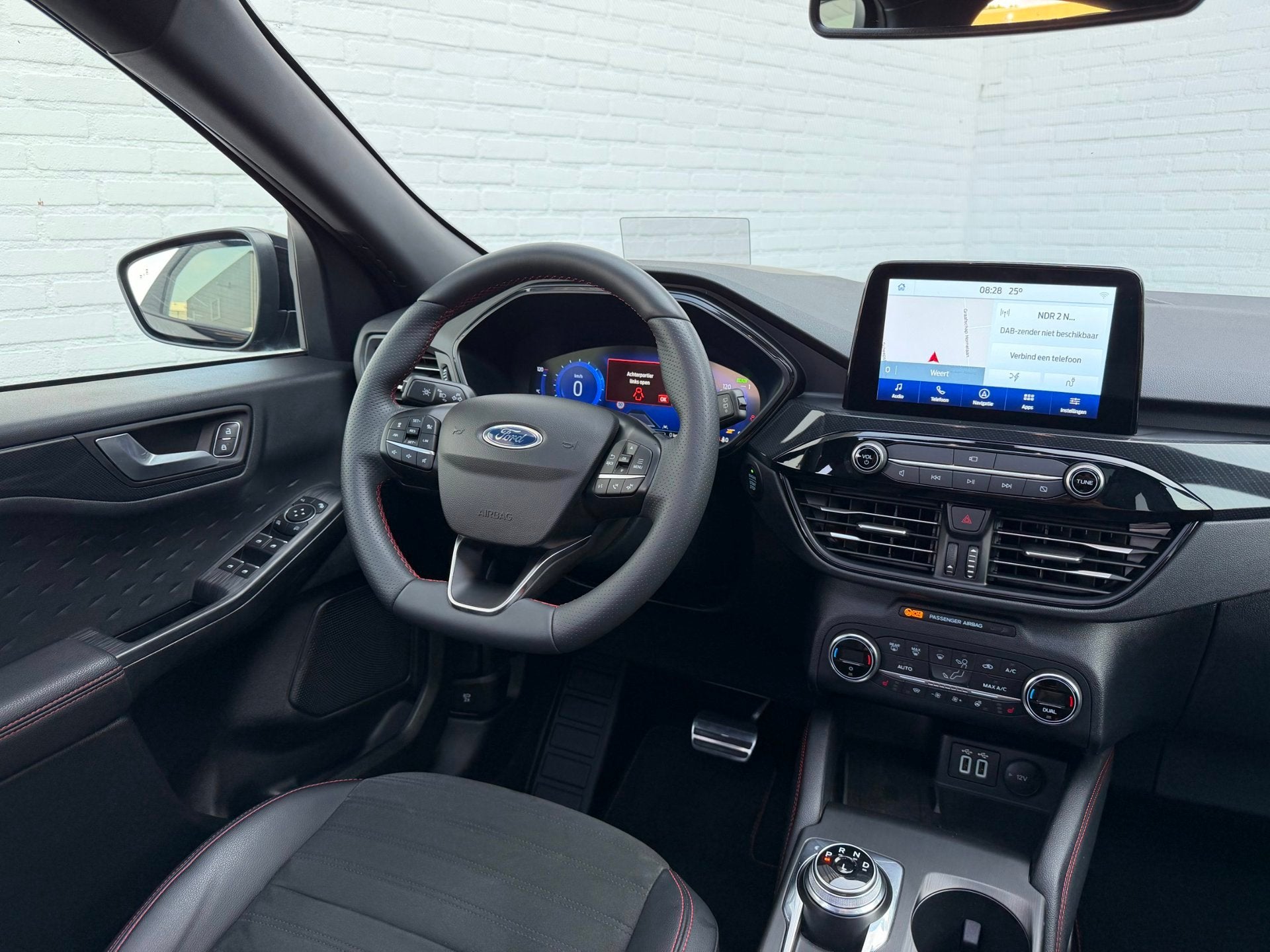 Foto 14 van Ford Kuga 2.5 PHEV ST-Line X PANO l TREKHAAK l ACC l 20''!