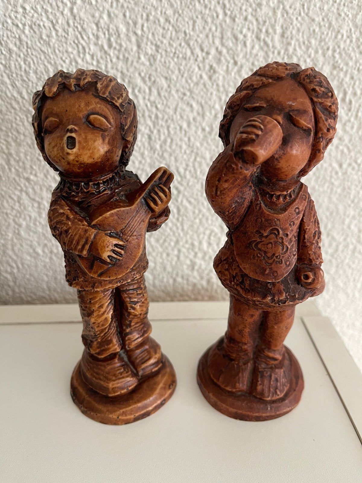 Vintage Gira beeldjes: Jongen met gitaar en meisje drinkend, Verzamelen, Beelden en Beeldjes, Ophalen of Verzenden, Gebruikt, Mens
