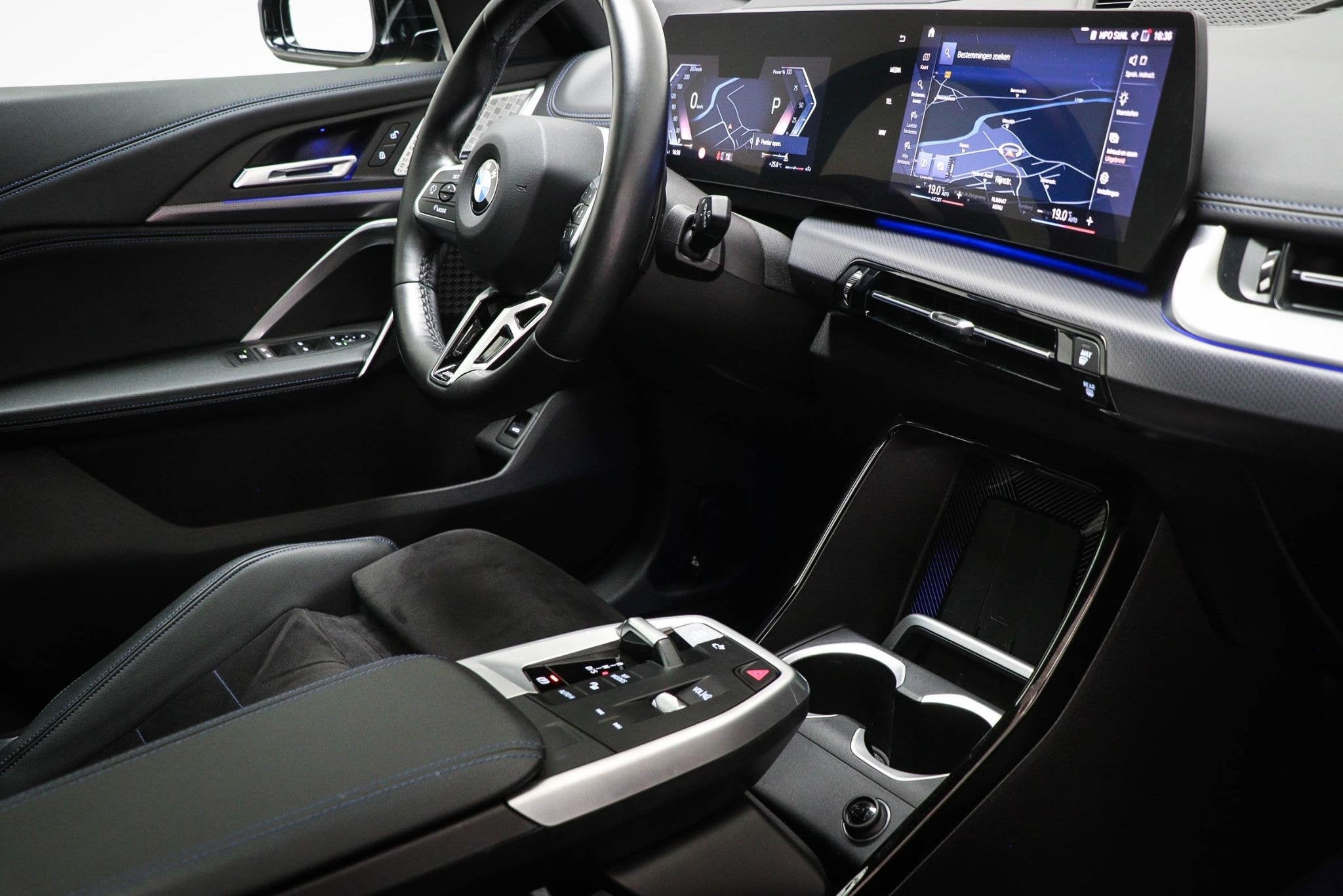 BMW X1 sDrive18i M-Sport | PANORAMADAK | HEAD UP | MASSAGE |, Auto's, BMW, 136 pk, Gebruikt, Met garantie (alle), Zwart