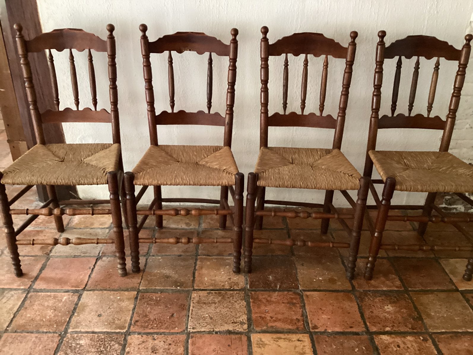 Antieke kerkstoelen, Ophalen