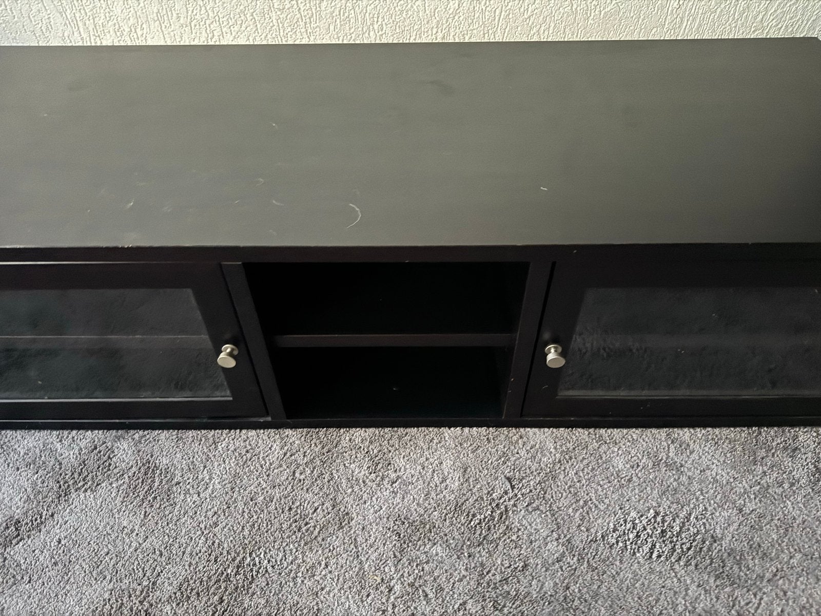 Zwart TV-meubel met glazen deuren en opbergruimte, Ophalen, Gebruikt, 100 tot 150 cm, Minder dan 100 cm