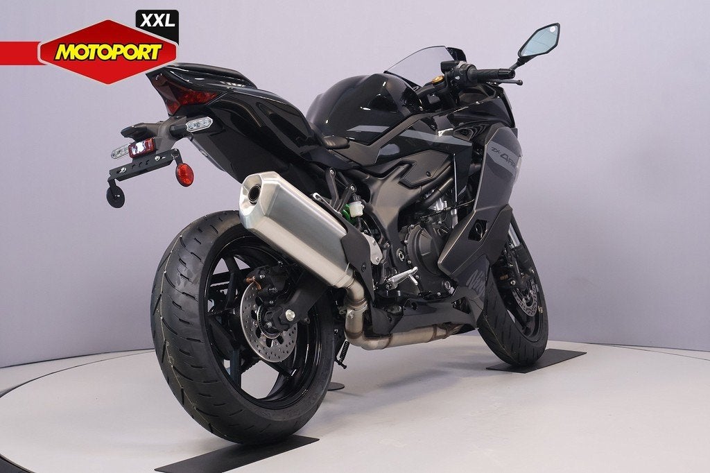 Kawasaki Ninja ZX ZX-4 RR, Motoren, Bedrijf, Sport