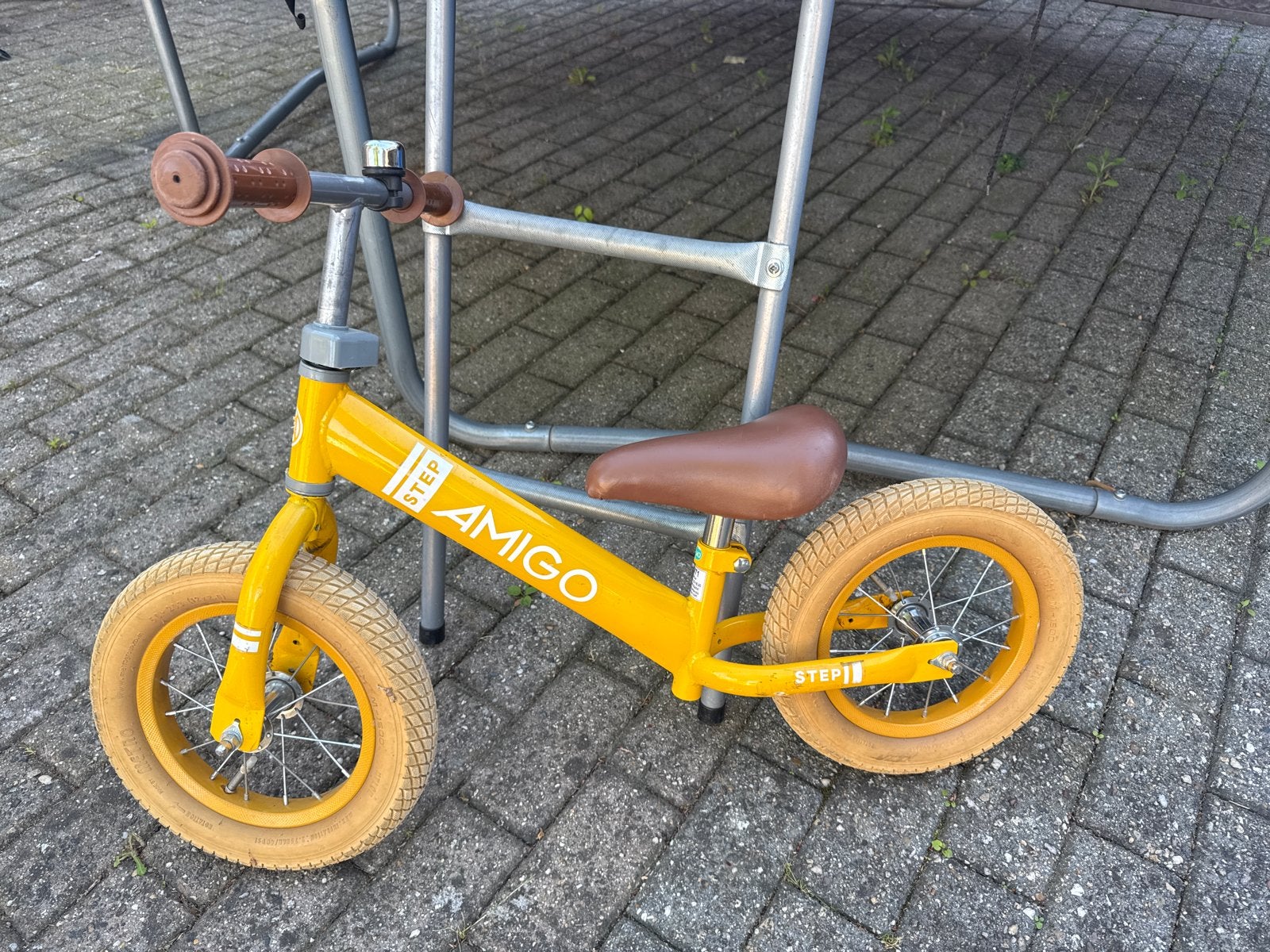 Amigo Step Loopfiets Geel - 12 inch, Fietsen en Brommers, Fietsen | Kinderfietsjes, Ophalen, Gebruikt, 16 tot 20 inch