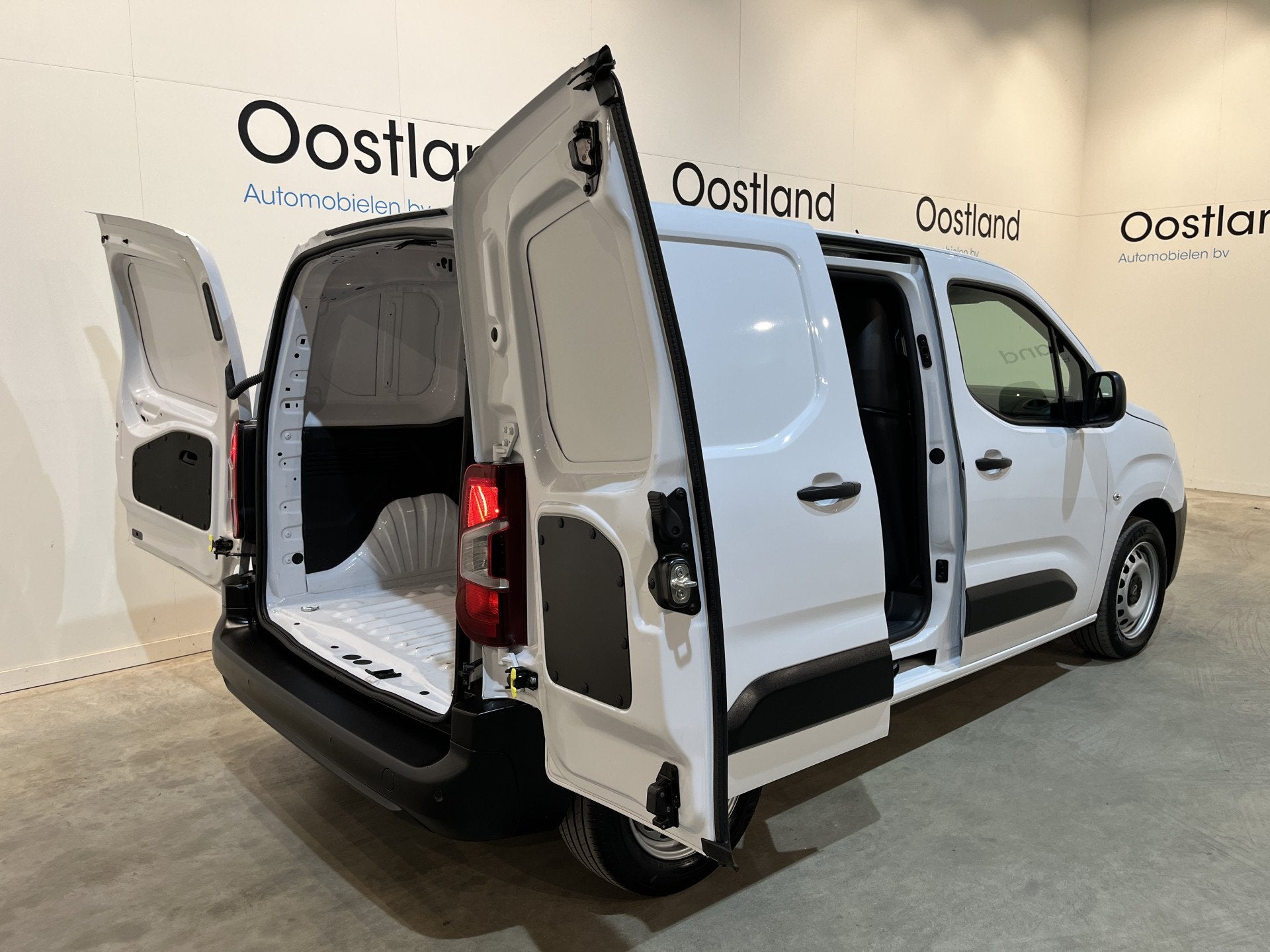 Opel Combo 1.2 PureTech 110 PK L1 BENZINE / Euro 6 / Airco /, Auto's, Voorwielaandrijving, 1304 kg, Stof, Gebruikt
