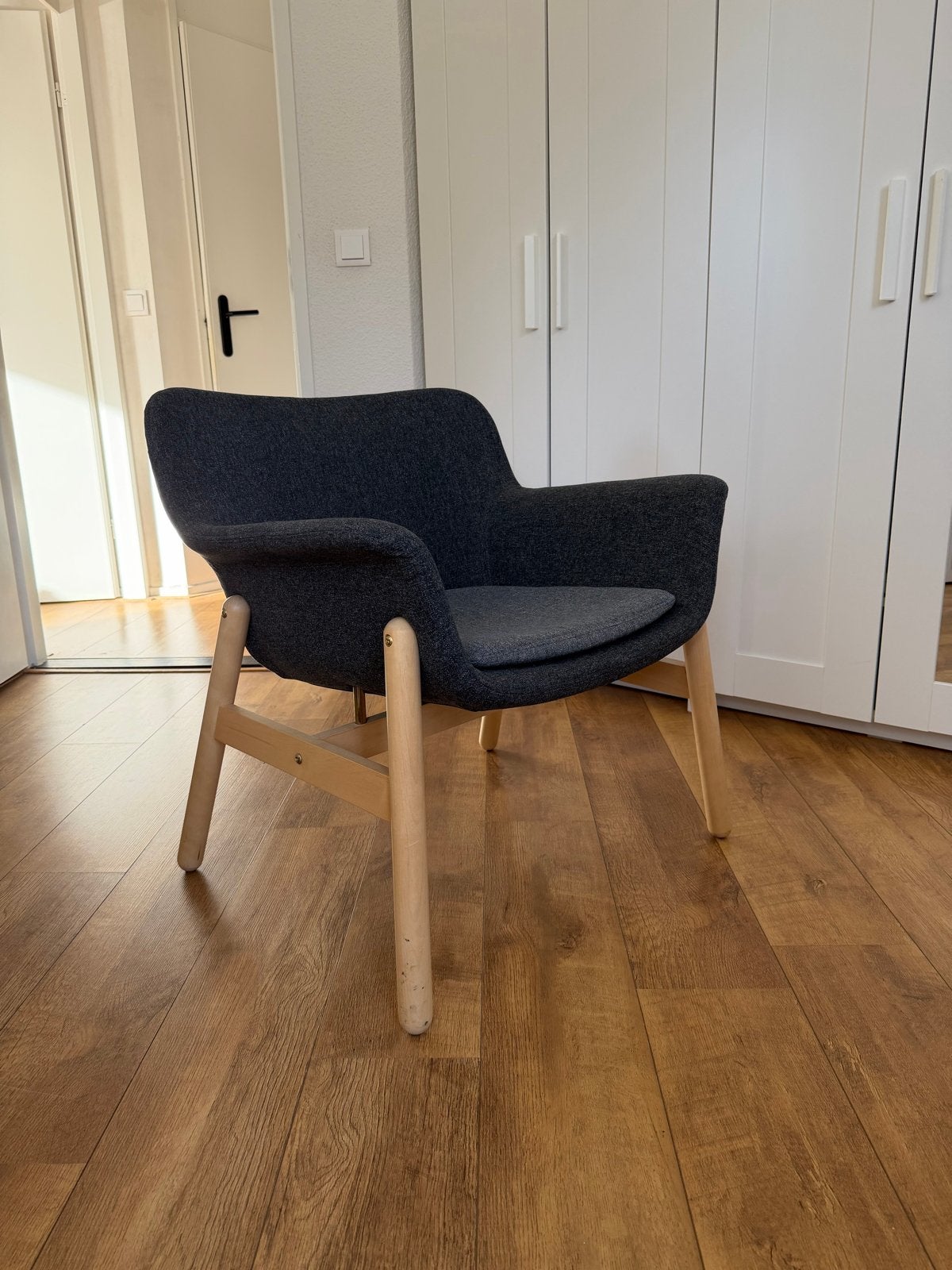 Grijze IKEA VEDBO stoel - Comfortabele fauteuil, Ophalen, Gebruikt, Hout, Eén