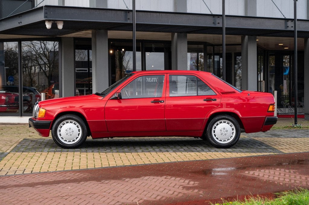 Mercedes-Benz 190 E 1.8 (bj 1992), Auto's, Oldtimers, Stof, Zwart, Bedrijf, Handgeschakeld