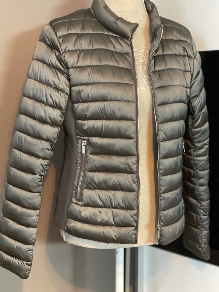 Mango Stijlvolle Grijze Gewatteerde Jas - Maat M, Kleding | Dames, Jassen | Winter, Ophalen of Verzenden, Zo goed als nieuw, Maat 38/40 (M)