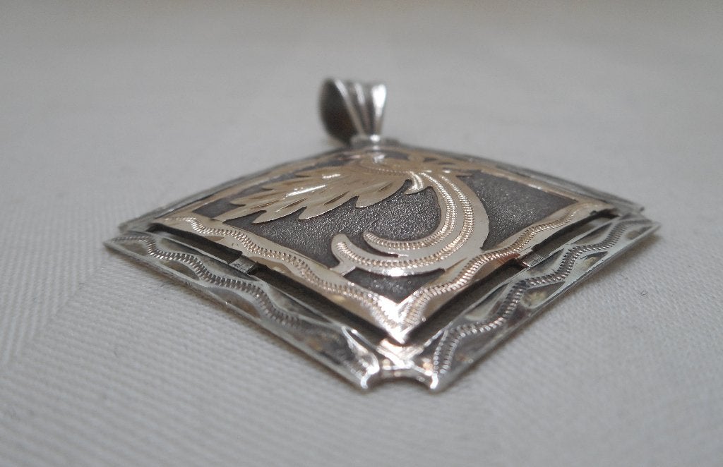 Zilveren antieke hanger met goud Quetzal vogel nr.420, Verzenden, Zilver, Hanger