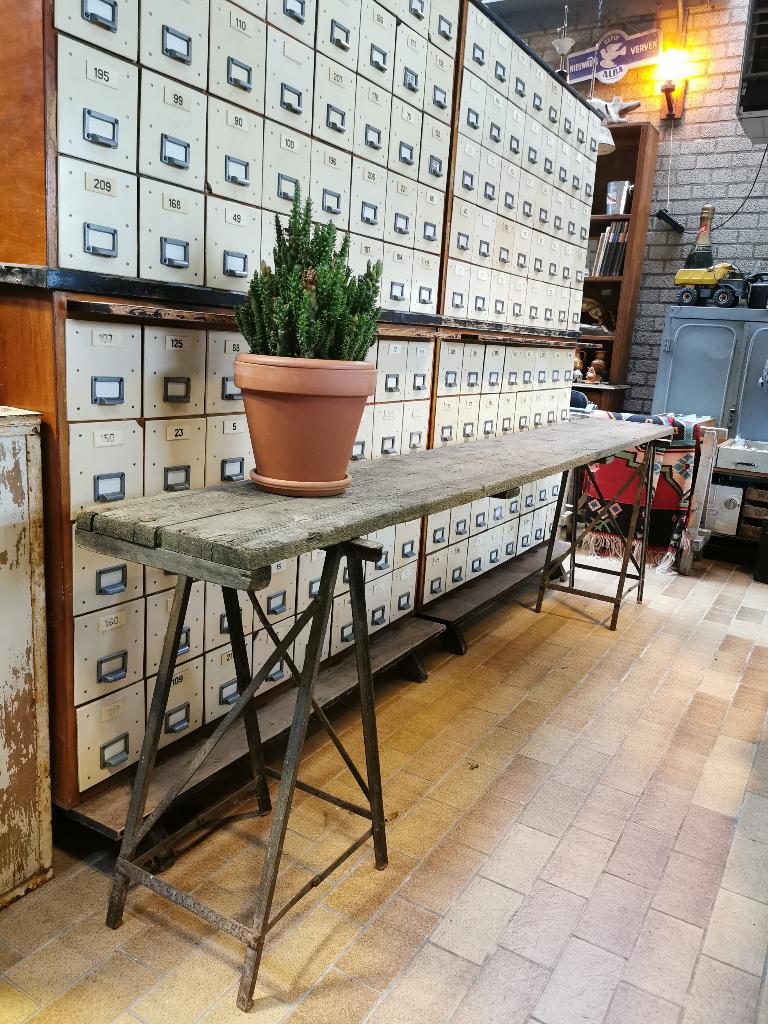 Antieke schragen tafel, Ophalen