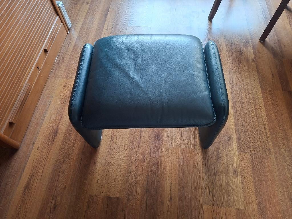 Leolux bora hocker/poef/voetenbank groen, 50 tot 75 cm, Leer, Ophalen of Verzenden, Zo goed als nieuw