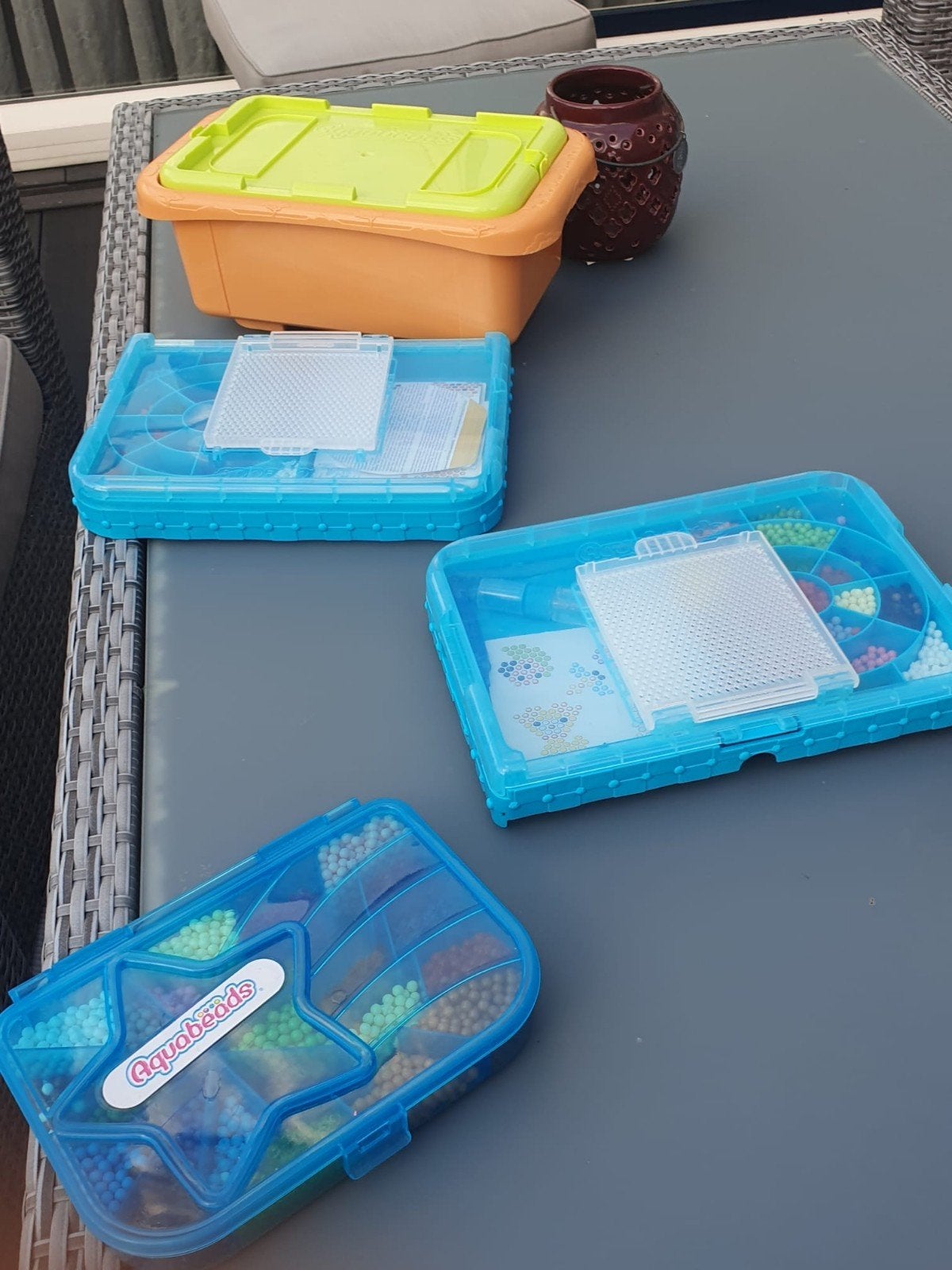 Aquabeads knutselset met diverse kleuren kralen, Gebruikt, Overige thema's, Meerkleurig, Ophalen of Verzenden