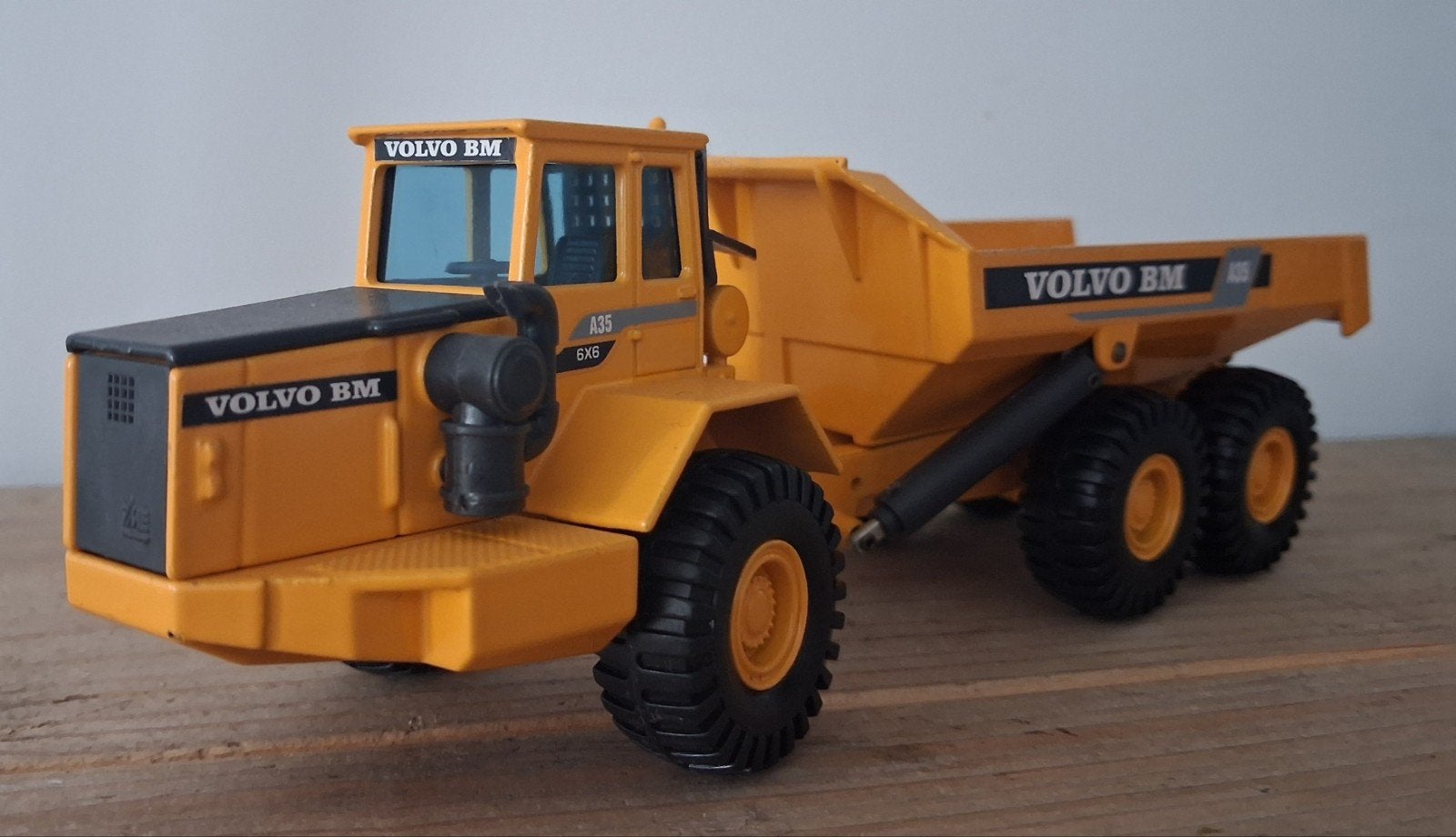 Joal Volvo BM A35 Dumper - Gedetailleerd schaalmodel, Ophalen of Verzenden, Zo goed als nieuw, Bus of Vrachtwagen, Overige merken
