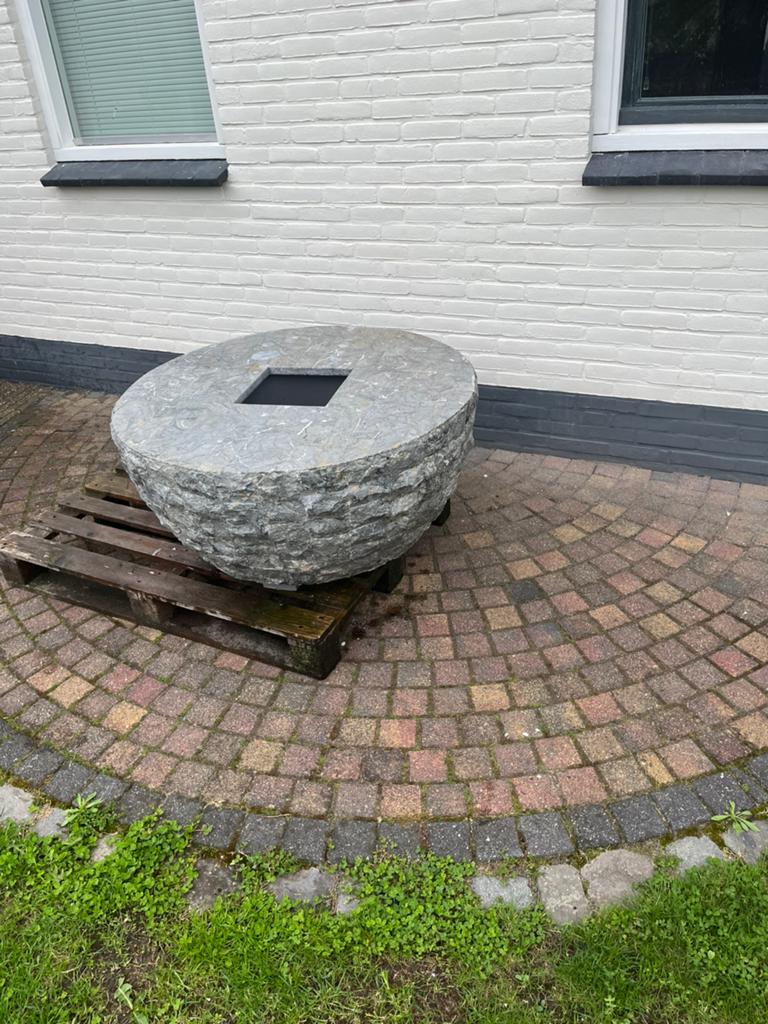 Salontafel natuursteen, mogelijkheid voor een haard, Ophalen, Zo goed als nieuw, Rond, Overige materialen