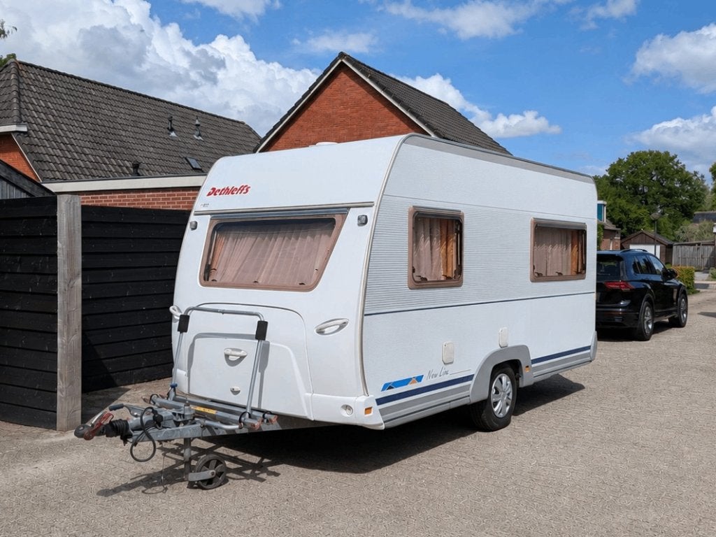 Dethleffs New Line 420T - BOVAG 2025 - voortent - fietsenrek, Caravans en Kamperen, Standaardzit, Dwarsbed, 750 - 1000 kg, Particulier