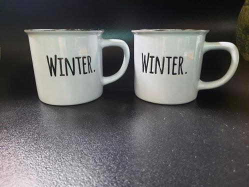 Gusta mokken 'winter' , set van twee . Nieuw !, Nieuw, Ophalen of Verzenden, Overige stijlen, Kop(pen) en/of Schotel(s)