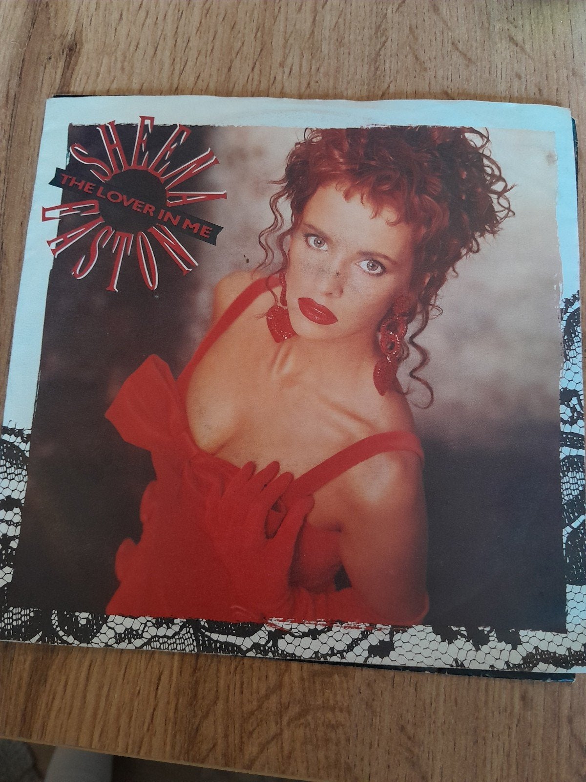 Sheena easton 7inch the lover in me, Ophalen of Verzenden, Zo goed als nieuw, Pop