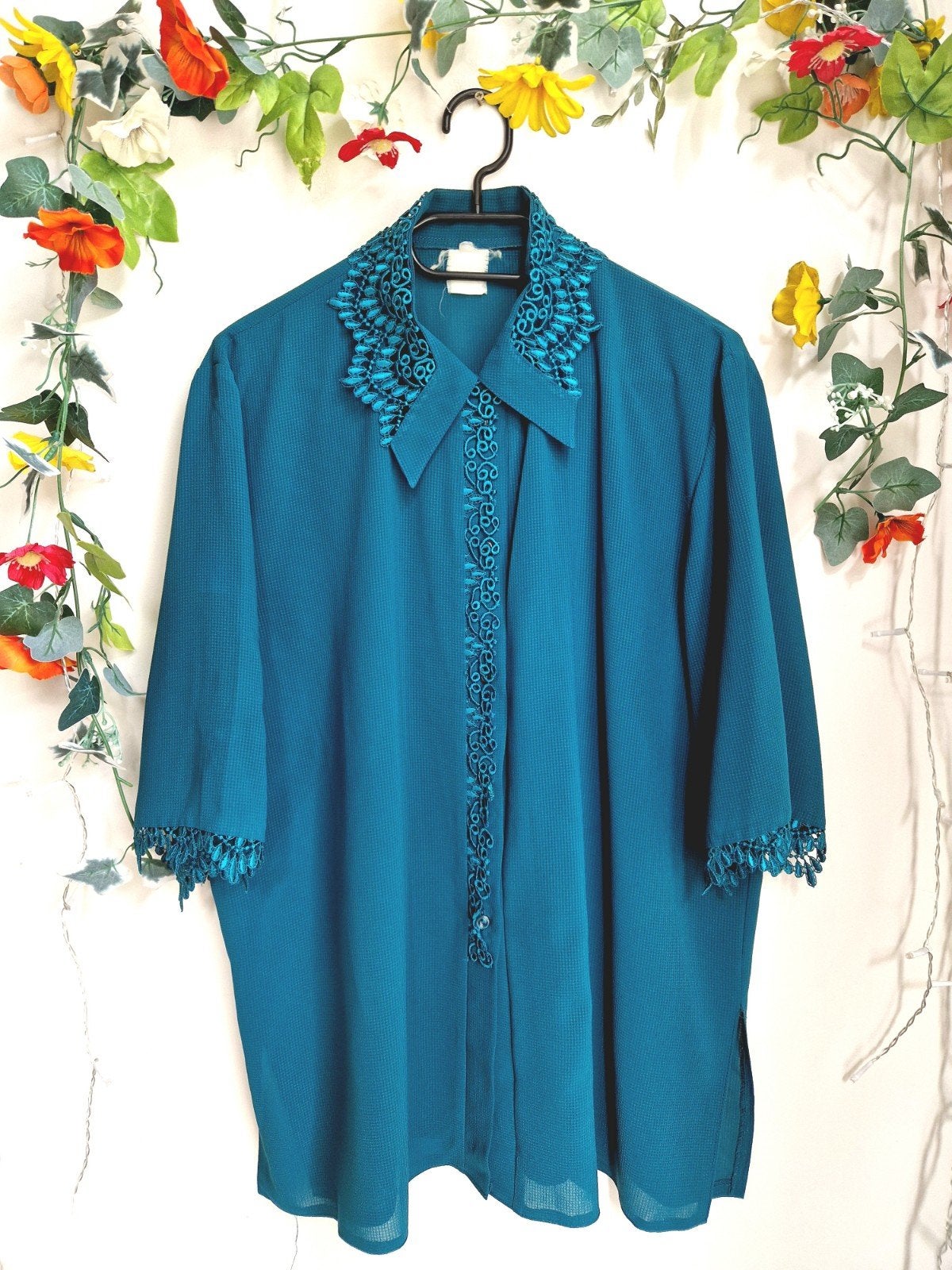 Prachtige hoge kwaliteit blauwgroene blouse met kant, Kleding | Dames, Ophalen of Verzenden, Zo goed als nieuw, Maat 46/48 (XL) of groter