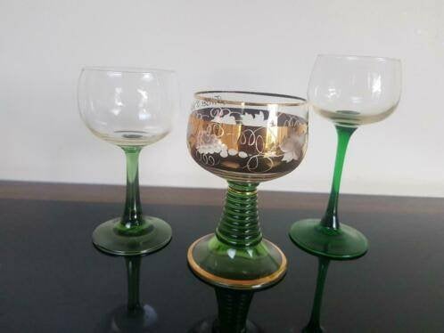 3 wijnglazen op groen pootje, Huis en Inrichting, Glas of Glazen, Ophalen of Verzenden, Overige stijlen, Glas