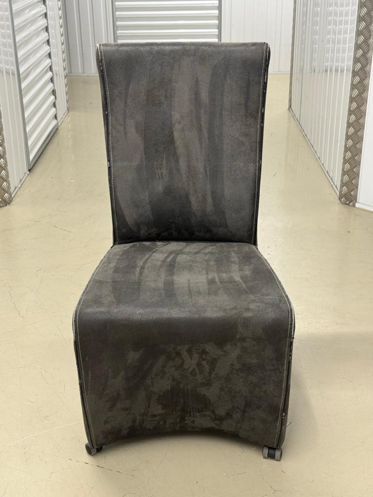 8 stoelen eetkamer imitatie suede op wieltjes, Huis en Inrichting, Stoelen, Ophalen, Gebruikt, Grijs, Vijf, Zes of meer stoelen