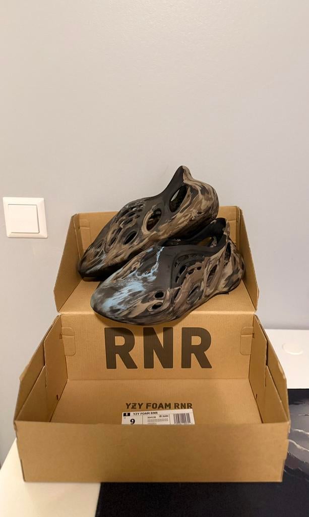 Yeezy foam runner MX cinder, Kleding | Heren, Schoenen, Slippers, Overige kleuren, Ophalen of Verzenden, Zo goed als nieuw